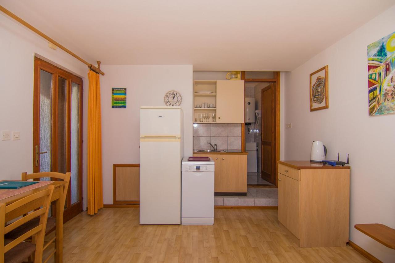 Apartmani Villa Kalinic Njivice Exterior photo