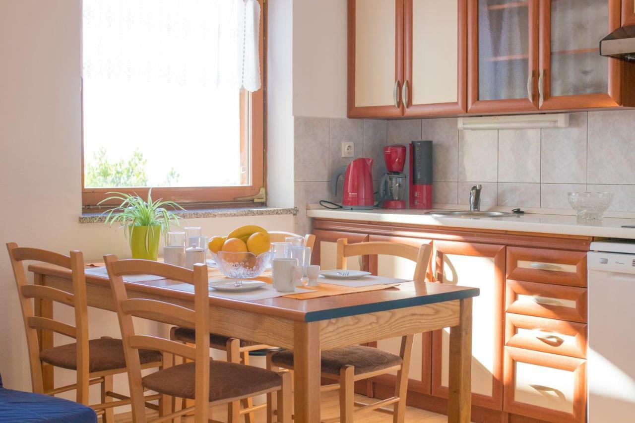 Apartmani Villa Kalinic Njivice Exterior photo